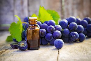 5 beneficios del aceite de semilla de uva para la piel - Trucos de belleza caseros