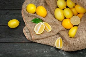 Limón para los granos puntuales - Trucos de belleza caseros