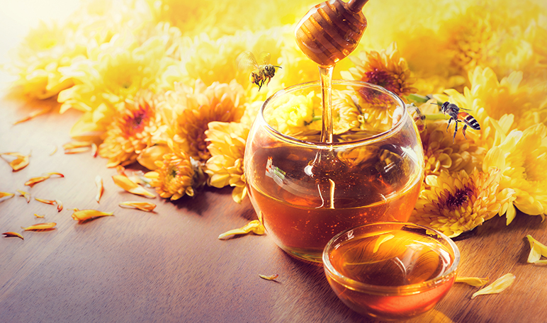 Elimina los granos en la cara con miel - Trucos de belleza caseros