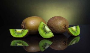 Remedio natural para las ojeras de kiwi - Trucos de belleza caseros