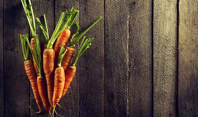 Cómo broncearse rápidamente con zanahoria y tomate - Trucos de belleza caseros