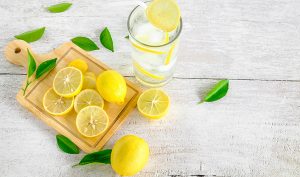 Vientre plano con agua y limón - Trucos de belleza caseros