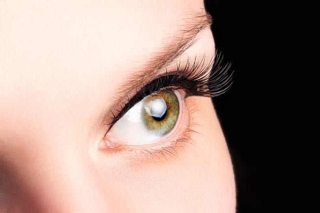 5 razones para usar un contorno de ojos a diario - Trucos de belleza caseros